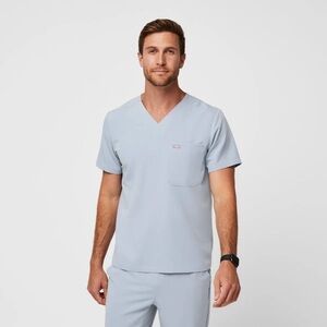 FIGS Men’s Leon Three-Pocket Scrub Top in Dusty Blue Color (NWT)
